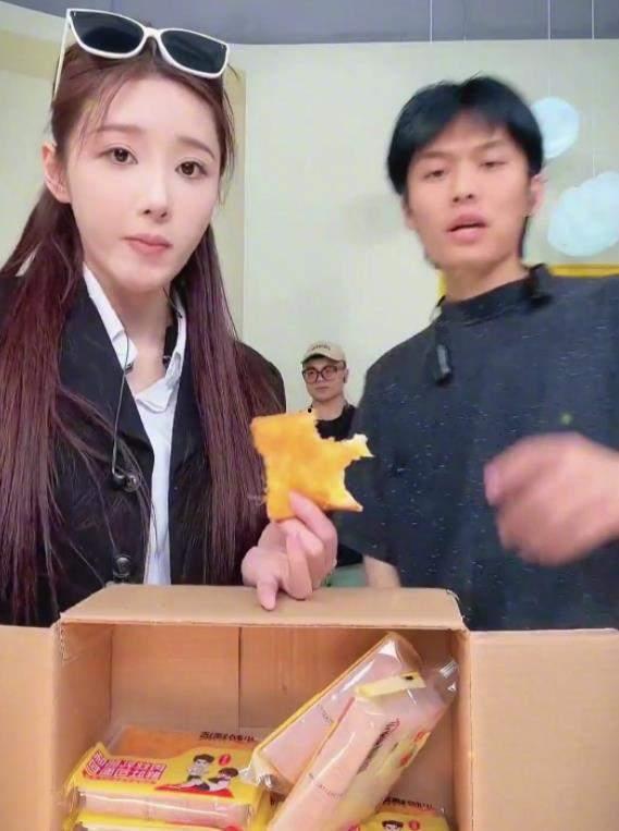 小杨哥和小黄最新爆料视频,揭秘娱乐圈惊人内幕! 第2张 小杨哥和小黄最新爆料视频,揭秘娱乐圈惊人内幕! 第2张